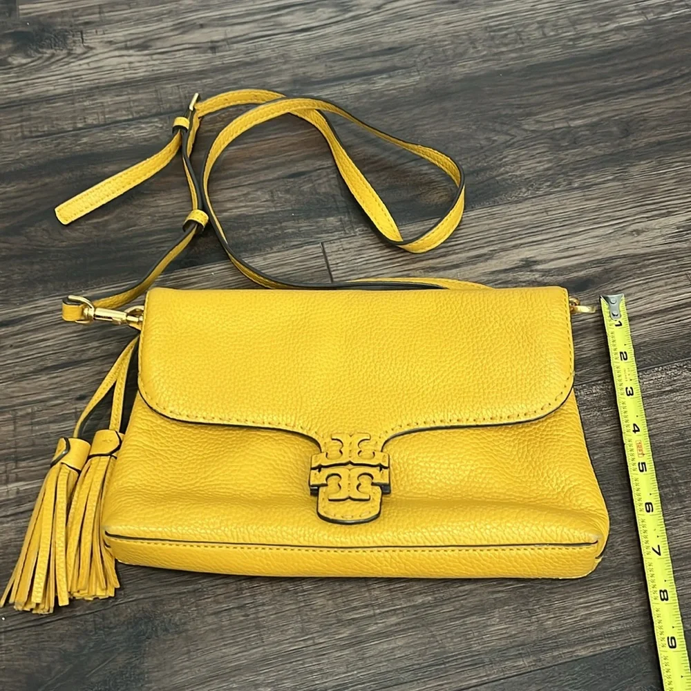 EUC Tory Burch Gold McGraw Foldover Leather Crossbody Bag